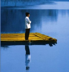 sholat-tepi-danau