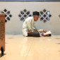 I'tikaf di Masjid - Membaca Al Quran