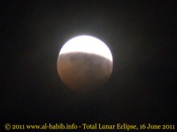 Foto gerhana bulan total, 16 Juni 2011. Gerhana bulan mulai berakhir.