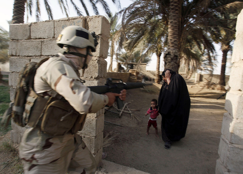 Pasukan Amerika mencari jaringan Al Qaida di Irak, Juli 2012. (AP Photo/Alaa al-Marjani)