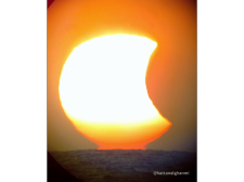 Gerhana matahari sebagian sebagaimana terlihat dari Arab Saudi, pada saat matahari terbenam Ahad, 3 November 2013 atau akhir tahun 1434 Hijriyah.