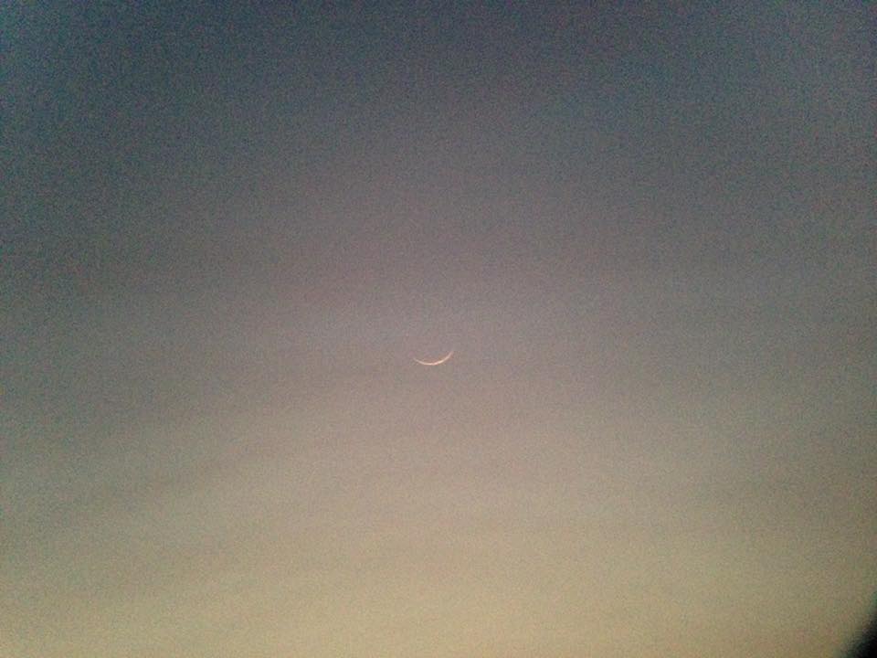 Bulan sabit 1 Muharram 1438 terlihat di johor Bahru, Malysia pada Ahad, 2 Oktober 2016.