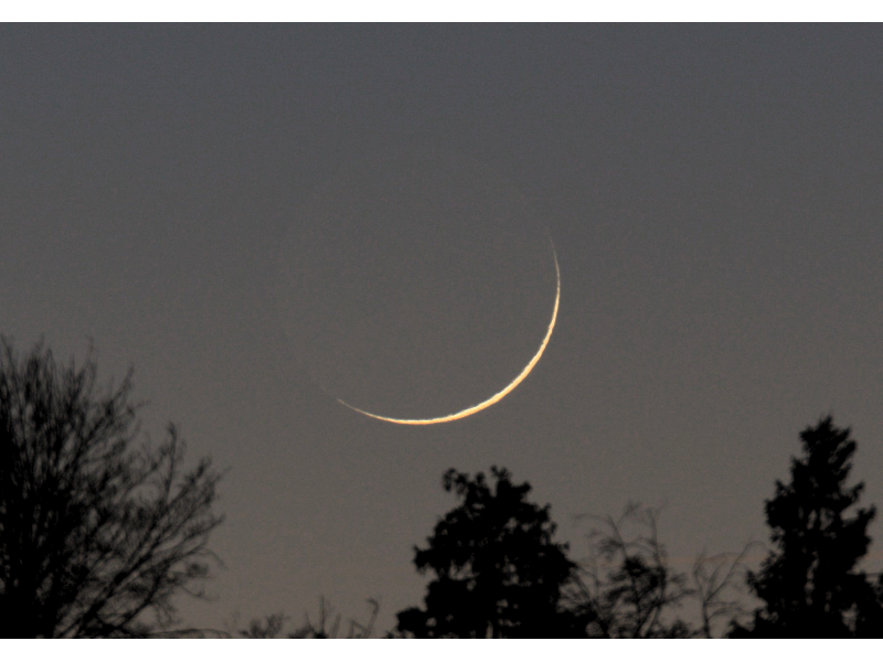 Foto hilal, bulan sabit muda, Rabiul Akhir 1438 H, terlihat di Jerman, Jum'at, 30 Desember 2016.