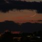 Foto bulan sabit muda (hilal) 1 Rabiul Awal 1439 H yang terlihat dari Sisilia, Italia pada petang hari Ahad, 19 November 2017.