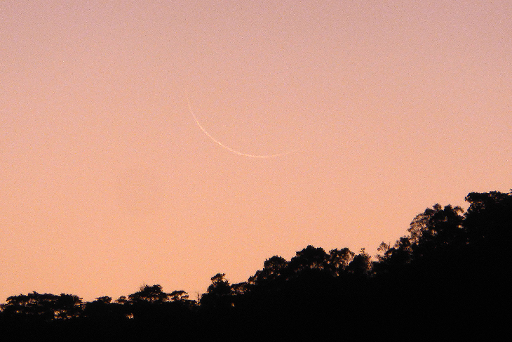 Crescent moon of 1 DhulHijjah 1441 AH as seen from Mutare, Zimbabwe on Tuesday, 21 July 2020. (Peter Lowenstein)