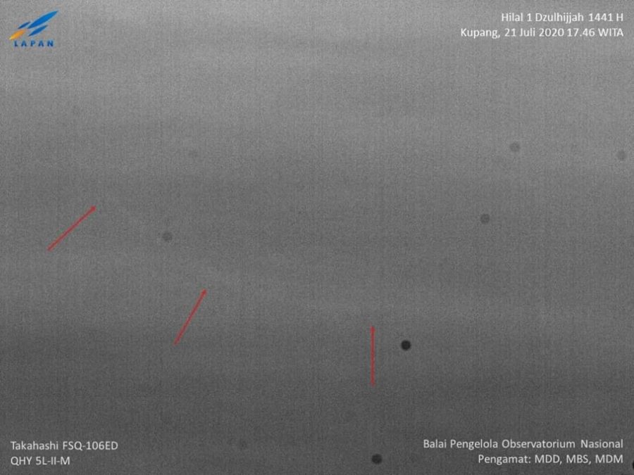 Foto bulan sabit (hilal) 1 Dzulhijjah 1441 H terlihat melalui teleskop pada petang hari Selasa, 21 Juli 2020 dari Kupang, Nusa Tenggara Timur, Indonesia. Dipotret oleh tim LAPAN.