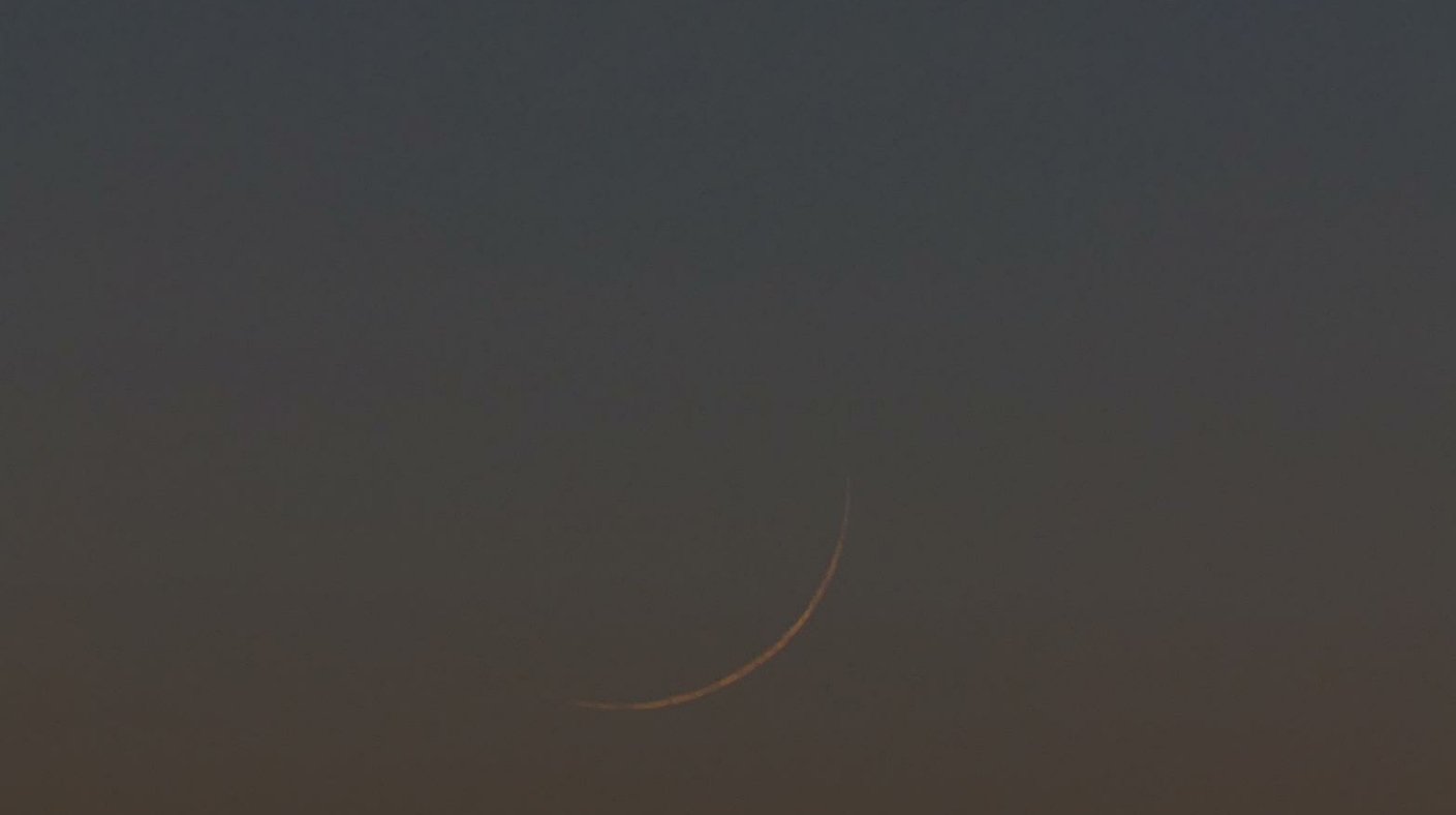 Foto bulan sabit 1 Muharam 1442 H dari Dallas, Amerika Serikat dipotret pada hari Rabu, 19 Agustus 2020.