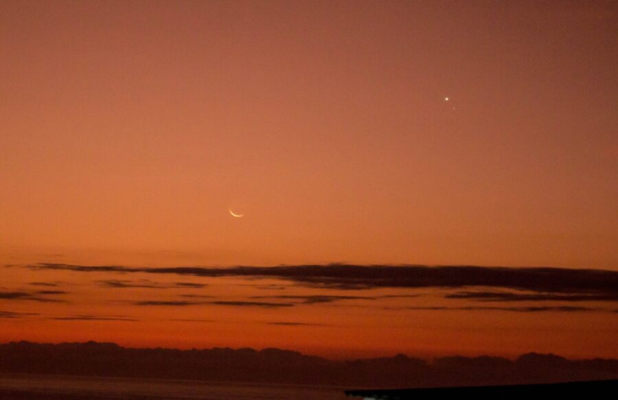 Crescent moon photo of 1 Rajab 1444 AH from Chile, on Sunday, 22 January 2023 (Kristiano Contracruz).