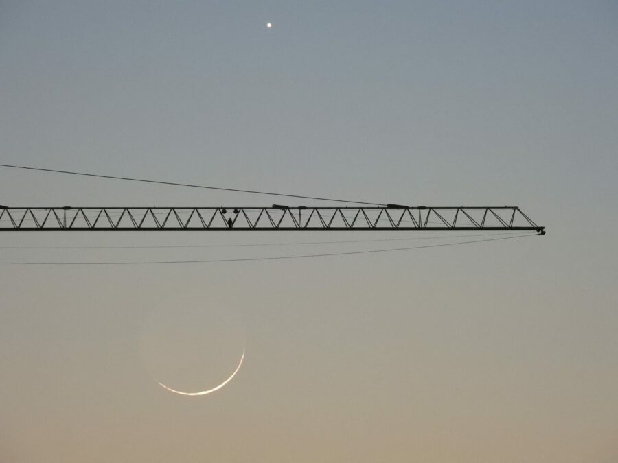 Beautiful Ramadan 1444 AH crescent moon photo from Gibraltar (Luis Edward Diani).