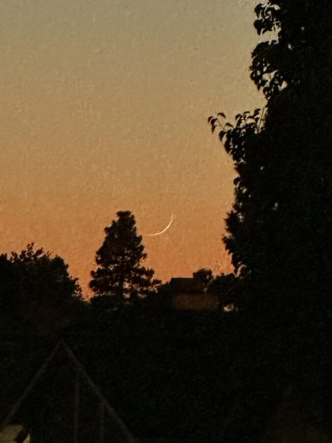 Crescent moon photo from California, USA taken on Saturday evening, 6 July 2024 CE (Kasam Ali).